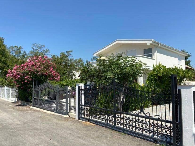 Villa Dafina دونجي ستوج المظهر الخارجي الصورة
